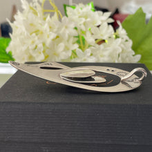 Cargar imagen en el visor de la galería, Vintage 1960s Large Modernist Silver Pendant, Erika Hult de Corral (RIC), Taxco, Mexico. Chalcedony & Sterling Biomorphic Designer Pendant