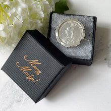 Charger l'image dans la galerie, Queen Victoria Jubilee Head Silver Shilling Coin Brooch