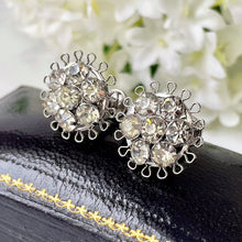Carica l'immagine nel visualizzatore di Gallery, Vintage Sterling Silver Clear Crystal Daisy Earrings. 1940s Screw Back Silver Filigree Earrings. Antique Paste Diamanté Cluster Earrings
