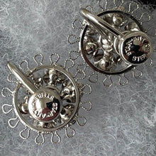 Carica l'immagine nel visualizzatore di Gallery, Vintage Sterling Silver Clear Crystal Daisy Earrings. 1940s Screw Back Silver Filigree Earrings. Antique Paste Diamanté Cluster Earrings