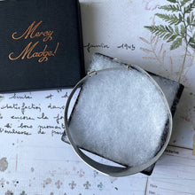 Cargar imagen en el visor de la galería, Vintage Art Deco Floral Engraved Sterling Silver Bracelet. English Silver Adjustable Bangle, Chester 1946. Edwardian Revival Bangle Bracelet