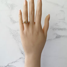 Carica l'immagine nel visualizzatore di Gallery, Vintage 18ct Gold Yellow Heart Cut Sapphire & Diamond Ring. 3-Stone 1.5ct Golden Sapphire Engagement Ring. Trilogy Ring, Size UK/O, US/7-1/4