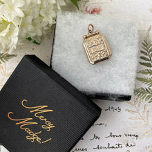 Carica l'immagine nel visualizzatore di Gallery, Victorian 9ct Gold Rectangular Locket. Antique 2-Sided Aesthetic Engraved Forget-Me-Not & Ivy Photo Locket. Victorian Yellow Gold Locket
