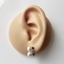 Carica l'immagine nel visualizzatore di Gallery, Vintage Mikimoto Sterling Silver Akoya Pearl Earrings. Twin Pearl & Leaf Earrings For Pierced Ears. 6mm Saltwater Cultured Pearl Earrings