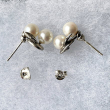 Carica l'immagine nel visualizzatore di Gallery, Vintage Mikimoto Sterling Silver Akoya Pearl Earrings. Twin Pearl & Leaf Earrings For Pierced Ears. 6mm Saltwater Cultured Pearl Earrings