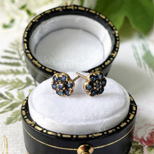 Carica l'immagine nel visualizzatore di Gallery, Vintage 9ct Gold Sapphire Cluster Earrings. Yellow Gold Daisy Flower Stud Earrings. Petite/Minimalist Rose Cut Blue Sapphire Earrings