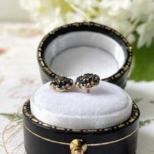 Carica l'immagine nel visualizzatore di Gallery, Vintage 9ct Gold Sapphire Cluster Earrings. Yellow Gold Daisy Flower Stud Earrings. Petite/Minimalist Rose Cut Blue Sapphire Earrings