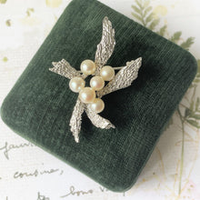 Carica l'immagine nel visualizzatore di Gallery, Vintage Mikimoto Pearl Cluster Starfish Brooch, Original Box. Sterling Silver Akoya Cultured Pearl Brooch. Modernist Saltwater Pearl Jewelry