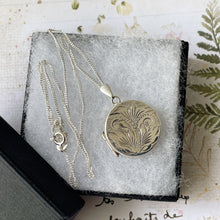 Carica l'immagine nel visualizzatore di Gallery, Vintage English Silver Locket Necklace. 1970s Floral Engraved Round Photo Locket & Curb Chain. Victorian Revival Sterling Silver Locket