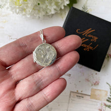 Carica l'immagine nel visualizzatore di Gallery, Vintage English Silver Locket Necklace. 1970s Floral Engraved Round Photo Locket & Curb Chain. Victorian Revival Sterling Silver Locket