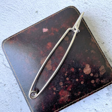 Carica l'immagine nel visualizzatore di Gallery, Vintage Scottish Silver Bayonet Style Kilt Pin, Edinburgh Hallmarks. Large Heavy Duty Traditional Highland Dress Kilt Pin. Tartan/Plaid Pin