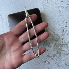 Carica l'immagine nel visualizzatore di Gallery, Vintage Scottish Silver Bayonet Style Kilt Pin, Edinburgh Hallmarks. Large Heavy Duty Traditional Highland Dress Kilt Pin. Tartan/Plaid Pin