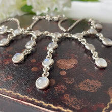 Carica l'immagine nel visualizzatore di Gallery, Vintage Silver Moonstone Necklace. Antique Edwardian Style 4.50ct Moonstone Fringe Necklace. Sterling Silver Moonstone Drop Festoon Necklace