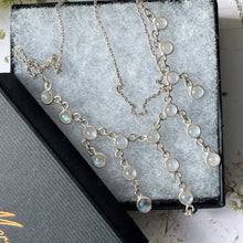 Carica l'immagine nel visualizzatore di Gallery, Vintage Silver Moonstone Necklace. Antique Edwardian Style 4.50ct Moonstone Fringe Necklace. Sterling Silver Moonstone Drop Festoon Necklace