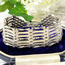 Carica l'immagine nel visualizzatore di Gallery, Vintage Sterling Silver Wide Gate Bracelet With Heart Padlock Clasp. Victorian Style 7-Bar Gate English Sweetheart Bracelet, London 1978
