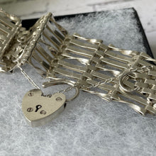 Carica l'immagine nel visualizzatore di Gallery, Vintage Sterling Silver Wide Gate Bracelet With Heart Padlock Clasp. Victorian Style 7-Bar Gate English Sweetheart Bracelet, London 1978