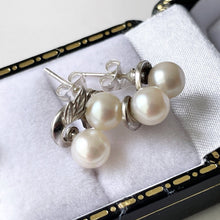 Carica l'immagine nel visualizzatore di Gallery, Vintage Mikimoto Sterling Silver Akoya Pearl Earrings. Twin Pearl & Leaf Earrings For Pierced Ears. 6mm Saltwater Cultured Pearl Earrings