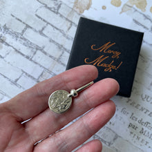 Carica l'immagine nel visualizzatore di Gallery, Antique Victorian Engraved Silver Napkin Clip. Mens Shirt/Tie Hook Napkin Holder. Silver Formal Suit Accessory, Wedding Groom Gift For Him