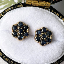 Carica l'immagine nel visualizzatore di Gallery, Vintage 9ct Gold Sapphire Cluster Earrings. Yellow Gold Daisy Flower Stud Earrings. Petite/Minimalist Rose Cut Blue Sapphire Earrings