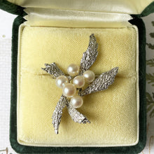 Carica l'immagine nel visualizzatore di Gallery, Vintage Mikimoto Pearl Cluster Starfish Brooch, Original Box. Sterling Silver Akoya Cultured Pearl Brooch. Modernist Saltwater Pearl Jewelry