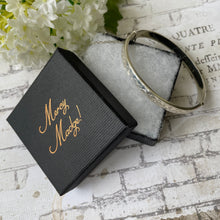 Carica l'immagine nel visualizzatore di Gallery, Vintage Victorian Style Ivy Engraved Silver Cuff Bracelet. Sterling Silver Narrow Hinged Bangle, Deakin Francis 1962. Sweetheart Bracelets