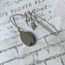 Cargar imagen en el visor de la galería, Vintage English Engraved Silver Locket Pendant & Chain. Small Oval Floral Engraved Locket Necklace. Antique Style Petite Photo Locket
