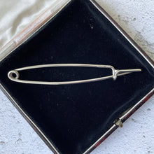 Carica l'immagine nel visualizzatore di Gallery, Vintage Scottish Silver Bayonet Style Kilt Pin, Edinburgh Hallmarks. Large Heavy Duty Traditional Highland Dress Kilt Pin. Tartan/Plaid Pin