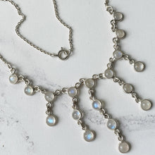 Carica l'immagine nel visualizzatore di Gallery, Vintage Silver Moonstone Necklace. Antique Edwardian Style 4.50ct Moonstone Fringe Necklace. Sterling Silver Moonstone Drop Festoon Necklace