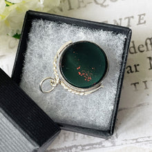 Carica l'immagine nel visualizzatore di Gallery, Antique 1889 Silver Scottish Hardstone Spinner Pendant Fob. Victorian Bloodstone & Carnelian Pocket Watch Chain Fob/Necklace Pendant.