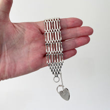 Carica l'immagine nel visualizzatore di Gallery, Vintage Sterling Silver Wide Gate Bracelet With Heart Padlock Clasp. Victorian Style 7-Bar Gate English Sweetheart Bracelet, London 1978