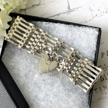 Carica l'immagine nel visualizzatore di Gallery, Vintage Sterling Silver Wide Gate Bracelet With Heart Padlock Clasp. Victorian Style 7-Bar Gate English Sweetheart Bracelet, London 1978