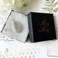 Carica l'immagine nel visualizzatore di Gallery, Vintage Sterling Silver Engraved Oval Locket Pendant Necklace. Flower Garland Locket & Chain. Medium Size 2-Photo Locket Necklace, Germany