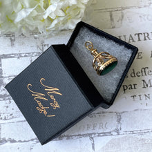 Carica l'immagine nel visualizzatore di Gallery, Vintage 9ct Gold & Chrysoprase Victorian Revival Pendant. Scottish Green Chalcedony Fob Seal Pendant. Gold Charm Pendant, 1962 Hallmarks