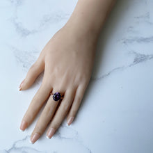 Cargar imagen en el visor de la galería, Art Deco 9ct Gold Alexandrite Ring. Vintage 5 Carat Synthetic Alexandrite Solitaire Ring. 1930s Colour Change Sapphire Cocktail Ring