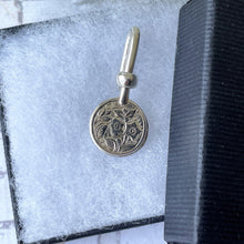 Carica l'immagine nel visualizzatore di Gallery, Antique Victorian Engraved Silver Napkin Clip. Mens Shirt/Tie Hook Napkin Holder. Silver Formal Suit Accessory, Wedding Groom Gift For Him