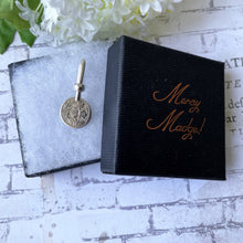 Carica l'immagine nel visualizzatore di Gallery, Antique Victorian Engraved Silver Napkin Clip. Mens Shirt/Tie Hook Napkin Holder. Silver Formal Suit Accessory, Wedding Groom Gift For Him