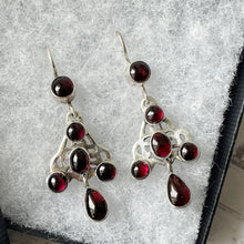Carica l'immagine nel visualizzatore di Gallery, Antique Bohemian Garnet Pendant Drop Earrings. Art Nouveau Sterling Silver Red Garnet Earrings. Arts & Crafts Era Celtic Knot Earrings.