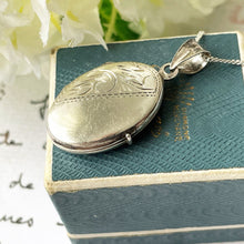 Carica l'immagine nel visualizzatore di Gallery, Vintage English Sterling Silver Oval Locket Pendant & Chain. Small Floral Oval Locket Necklace. 1970s Antique Style Photo Locket.