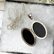 Carica l'immagine nel visualizzatore di Gallery, Vintage English Sterling Silver Oval Locket Pendant & Chain. Small Floral Oval Locket Necklace. 1970s Antique Style Photo Locket.