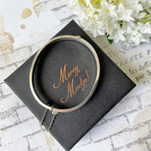 Carica l'immagine nel visualizzatore di Gallery, Vintage Victorian Style Ivy Engraved Silver Cuff Bracelet. Sterling Silver Narrow Hinged Bangle, Deakin Francis 1962. Sweetheart Bracelets