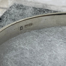 Carica l'immagine nel visualizzatore di Gallery, Vintage Victorian Style Ivy Engraved Silver Cuff Bracelet. Sterling Silver Narrow Hinged Bangle, Deakin Francis 1962. Sweetheart Bracelets