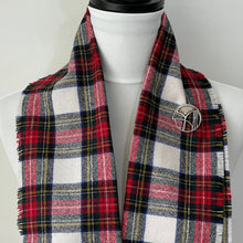 Carica l'immagine nel visualizzatore di Gallery, Vintage Scottish Silver Art Nouveau Brooch, Pat Cheney/Ditchfield Glass. Round Stylised Lily Flower Sterling Silver & Enamel Brooch