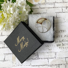 Carica l'immagine nel visualizzatore di Gallery, Vintage Scottish Silver Art Nouveau Brooch, Pat Cheney/Ditchfield Glass. Round Stylised Lily Flower Sterling Silver & Enamel Brooch