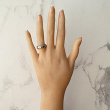 Carica l'immagine nel visualizzatore di Gallery, Vintage 9ct White Gold Patterned Wedding Band Ring. Star & Sunburst 5mm Band Ring. 1970s Wedding Ring, London Hallmark, Sz M-1/2 UK, 6.5 US