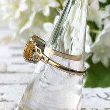 Carica l'immagine nel visualizzatore di Gallery, Antique Art Deco 9ct Gold Scottish Citrine Solitaire Ring. 4 Carat Oval Cut Pale Golden Yellow Citrine Ring. Vintage Scottish Cairngorm Ring