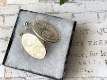 Lade das Bild in den Galerie-Viewer, Vintage Edwardian Style English Sterling Silver Locket & Curb Chain. 1970s Floral Engraved Slender Oval Photo Locket Necklace.