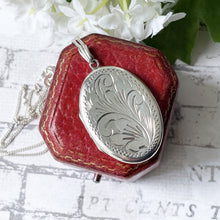 Lade das Bild in den Galerie-Viewer, Vintage Edwardian Style English Sterling Silver Locket & Curb Chain. 1970s Floral Engraved Slender Oval Photo Locket Necklace.