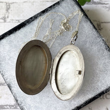 Lade das Bild in den Galerie-Viewer, Vintage Edwardian Style English Sterling Silver Locket & Curb Chain. 1970s Floral Engraved Slender Oval Photo Locket Necklace.