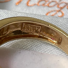 Lade das Bild in den Galerie-Viewer, Vintage 14ct Gold Hot Pink Sapphire & Diamond Gypsy Ring. Yellow Gold 3-Stone Trilogy "Eye" Ring. Anniversary/Wedding Band Size M-1/2/6.5