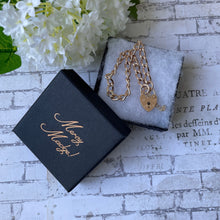 Cargar imagen en el visor de la galería, Vintage English 9ct Gold Curb Link Bracelet With Heart Padlock Clasp